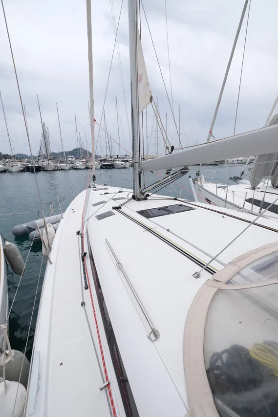 2019 Model Jeanneau - Sun Odyssey 490 · 8 Guest · #258047