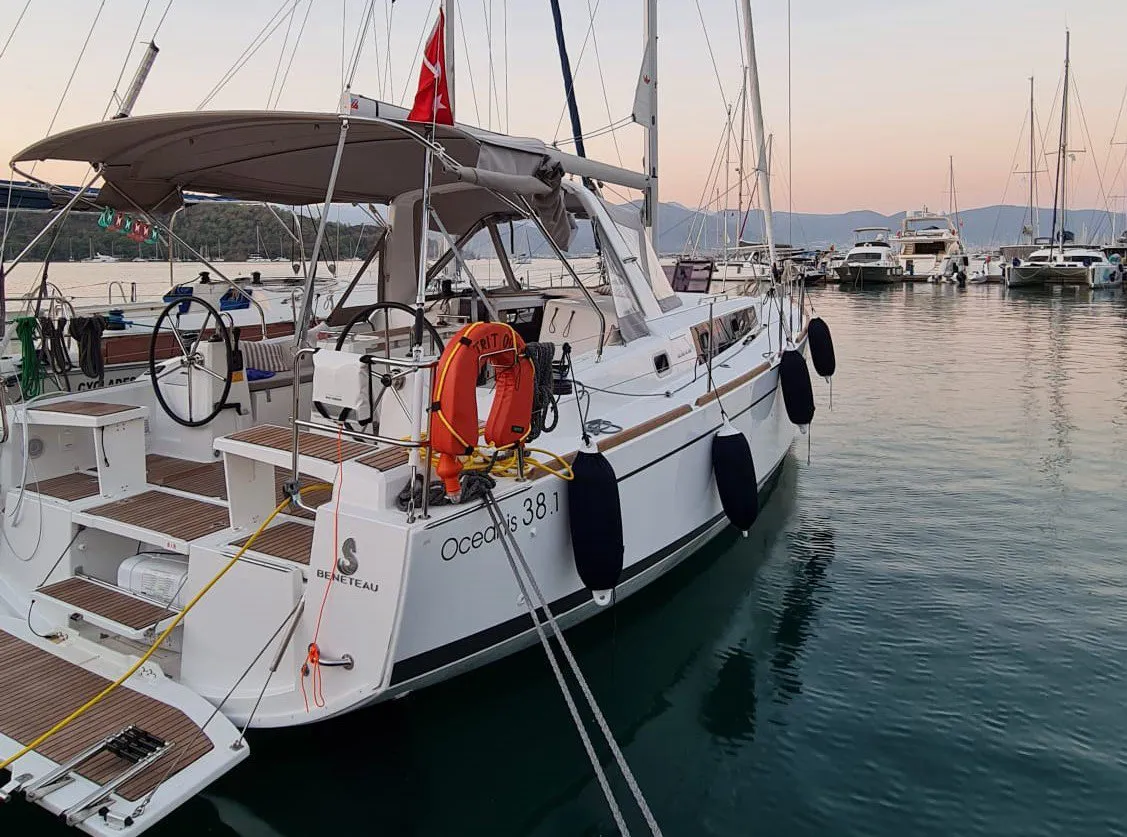 2022 Model Beneteau - Oceanis 38.1 · 8 Guest · #786527