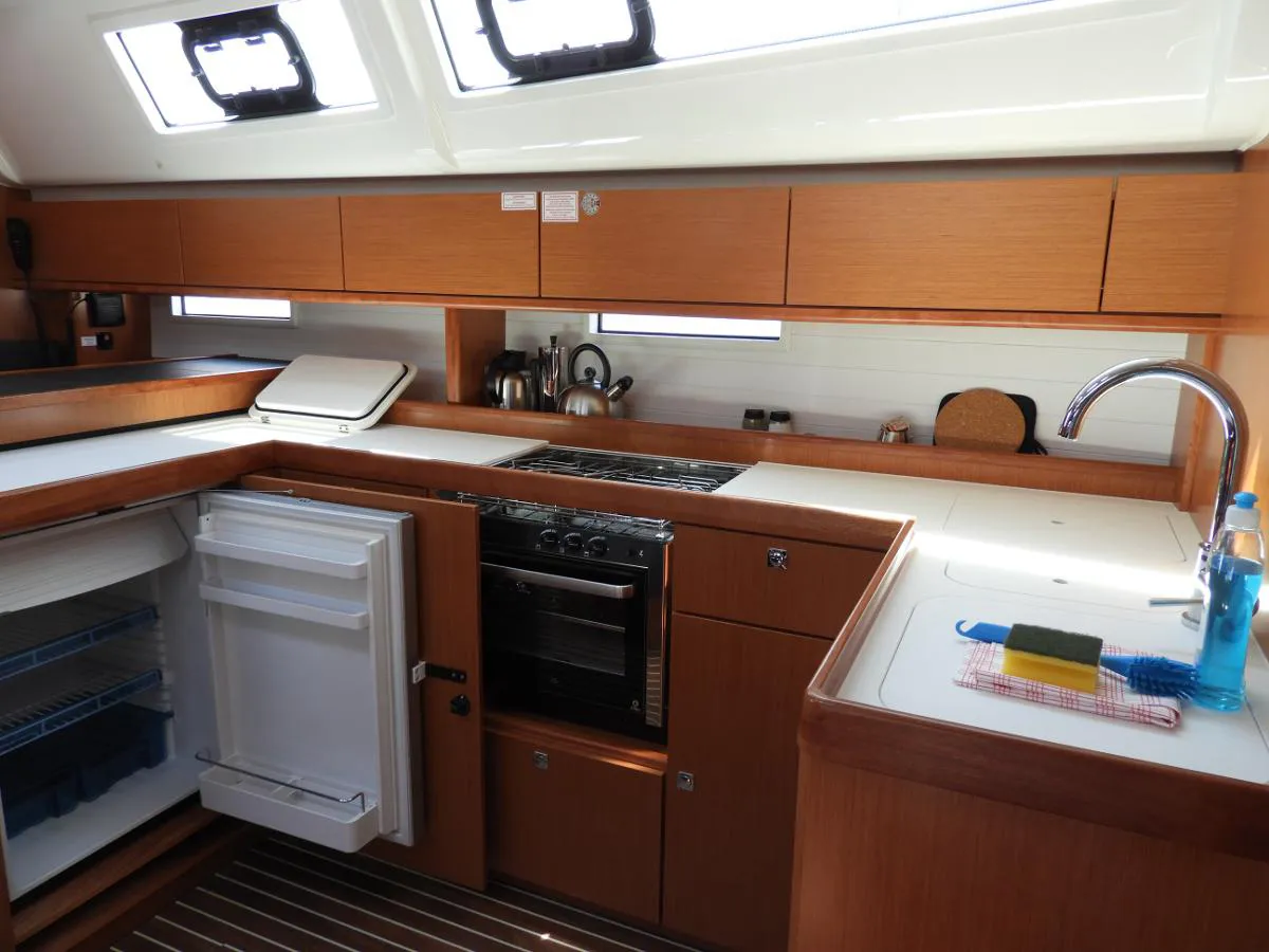 2016 Model Bavaria - Cruiser 51 · 10 Guest · #462389