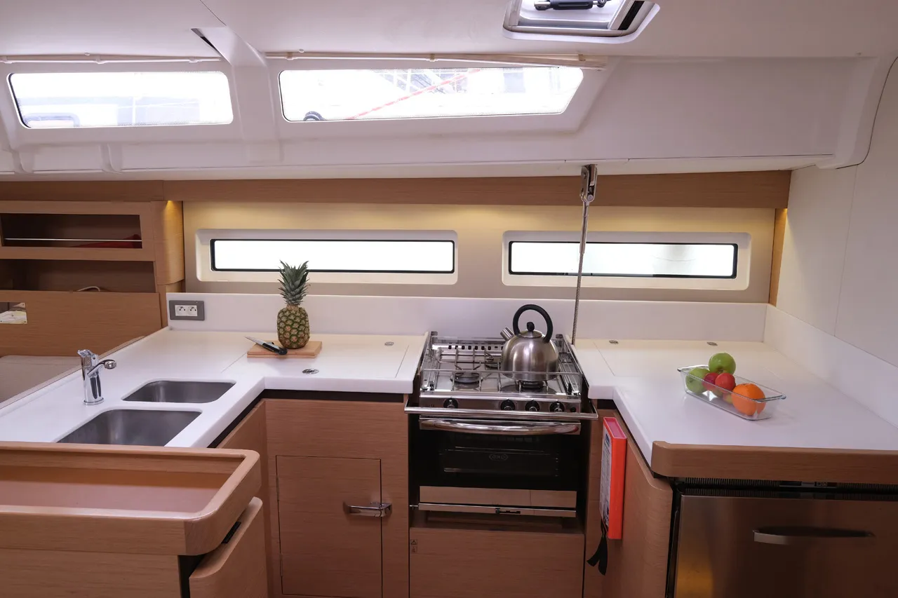 2019 Model Jeanneau - Sun Odyssey 490 · 8 Guest · #258047