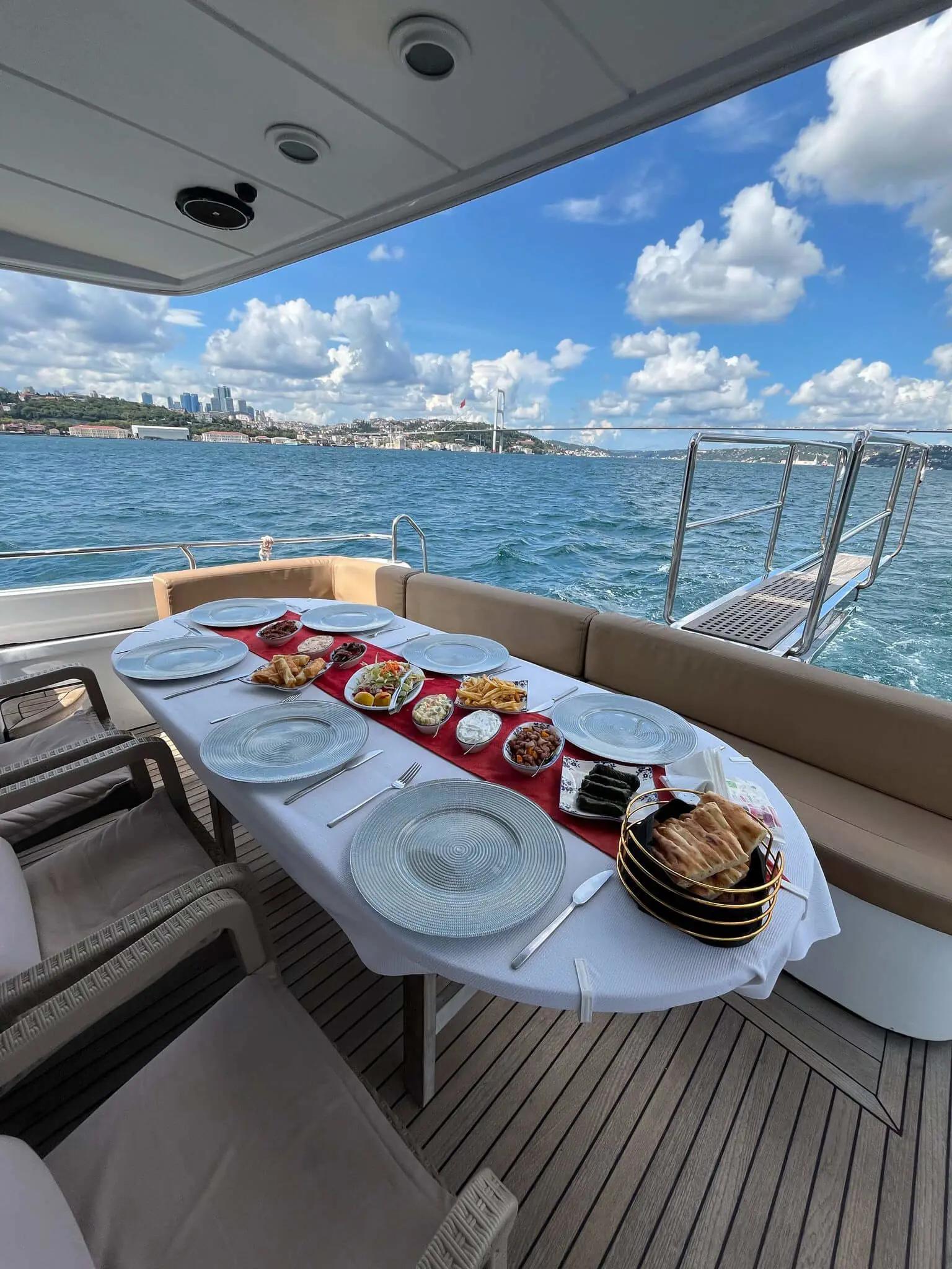 2000 Model Custom Made - Motor Yacht · 12 Guest · #157437