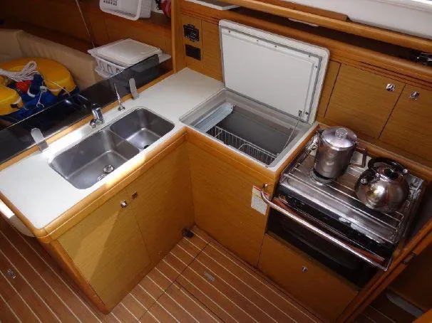 2011 Model Jeanneau - Sun Odyssey 36i · 6 Guest · #074990
