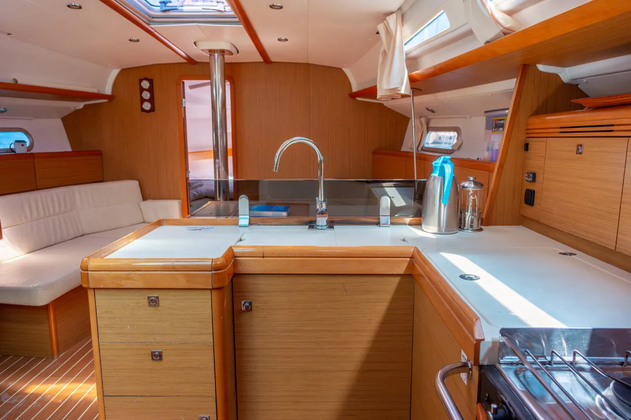 2009 Model Jeanneau - Sun Odyssey 42i · 8 Guest · #674004