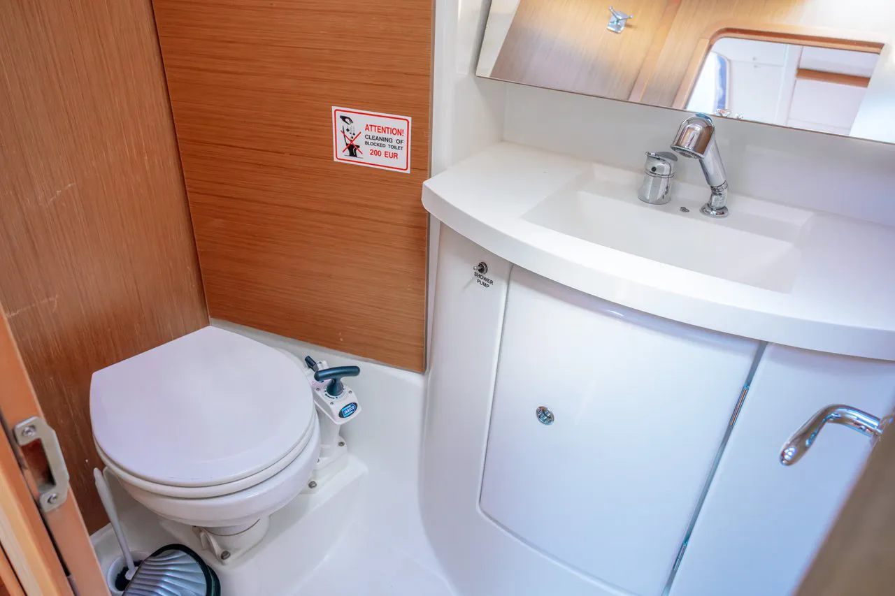 2009 Model Jeanneau - Sun Odyssey 42i · 8 Guest · #674004